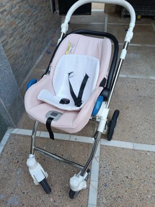 Carrito de bebé rosa