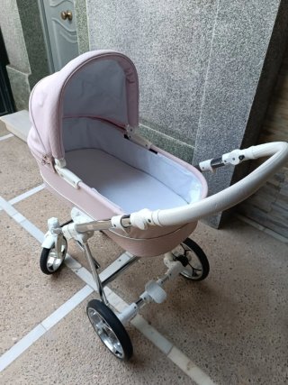 Carrito de bebé rosa
