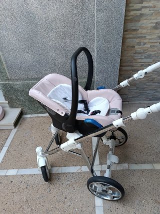 Carrito de bebé rosa