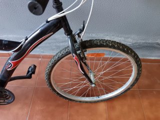 Bicicleta de montaña negra RIDE