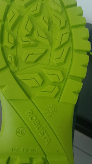 Zapatos de seguridad grises y azules