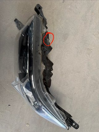 Faro Izquierdo Toyota Hilux 2022