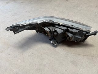 Faro Izquierdo Toyota Hilux 2022