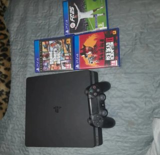 PS4 Slim 800 GB + 3 Juegos