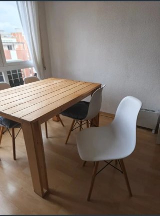 Cuatro sillas de comedor