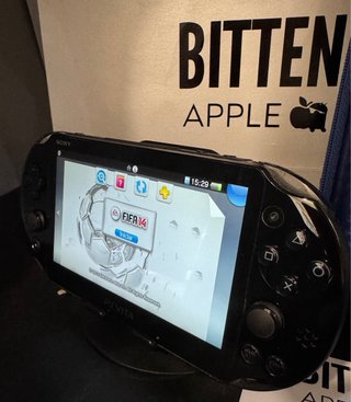 Sony PS Vita Negra + Funda Protectora