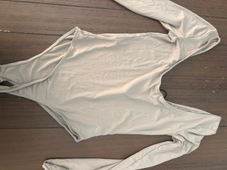 Body Bershka manga larga beige