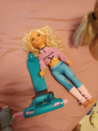Nancy con patinete