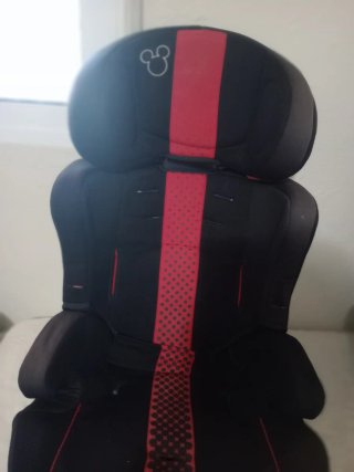 Asiento protector infantil negro y rojo