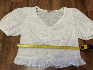 Blusa Stradivarius bordado inglés blanca