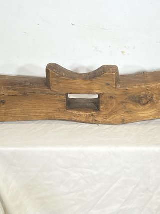 Antiguo Yugo de Madera Maciza con Estacas.