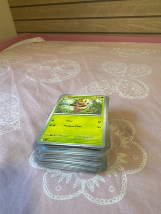 Pokémon Caos Creciente | +100 Cartas Comunes