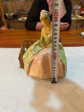 Figura antigua de cerámica