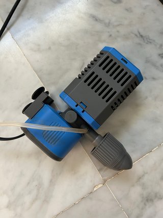 Pecera con filtro y lámpara