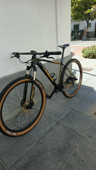 Bicicleta Lapierre Negra y Dorada