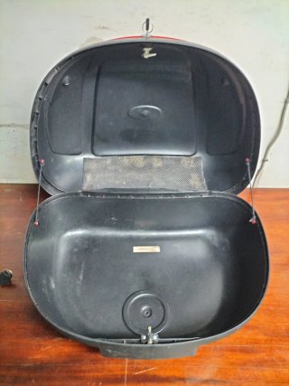 Baúl Moto 50L con Parrilla