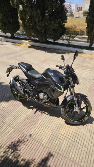 Keeway RKF 125cc Negra y Amarilla