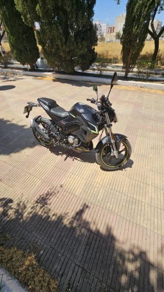 Keeway RKF 125cc Negra y Amarilla