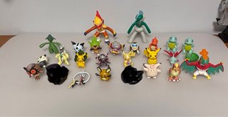 Lote de 24 Figuras Pokemon