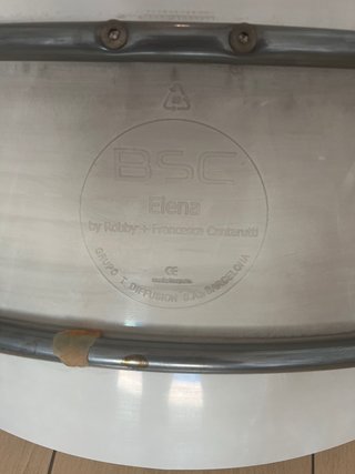 Sillas blancas modernas