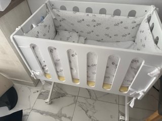 Mini cuna blanca con estampado infantil