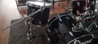 Batería acústica elementos de distintas marcas