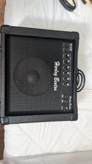 Bajo Harley Benton 4 cuerdas + Amplificador