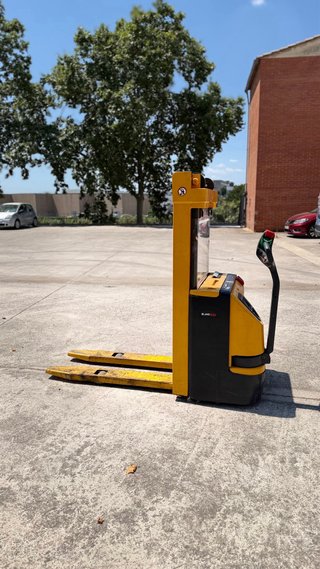 Apilador eléctrico Jungheinrich