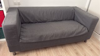 Sofá gris de tela