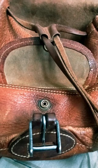 Mochila de cuero marrón