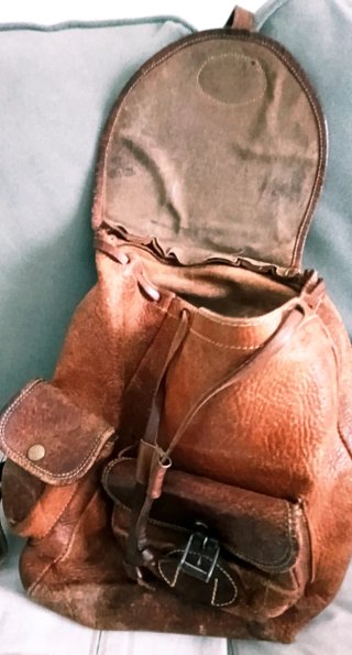 Mochila de cuero marrón