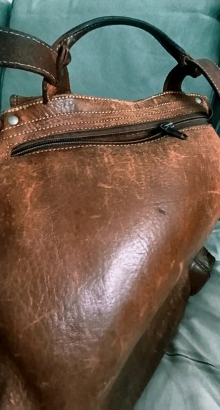 Mochila de cuero marrón