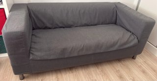Sofá de tela gris