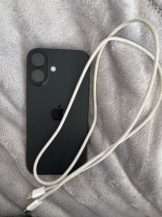 iPhone 16 Negro + 2 fundas gratis