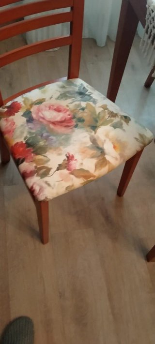 Mesa de comedor y 4 sillas
