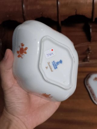 Caja de porcelana firmada