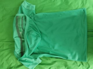 Chaqueta verde con capucha