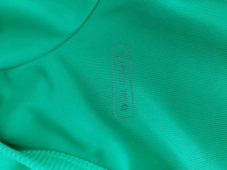 Chaqueta verde con capucha