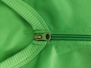 Chaqueta verde con capucha