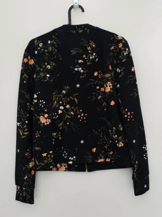 Chaqueta Bomber Estampada Flores Talla M