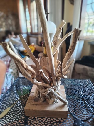 Lampada da tavolo in legno