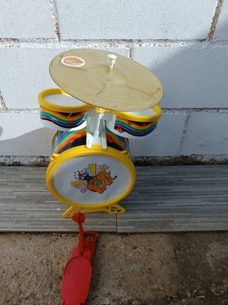 Batería infantil Reig con taburete