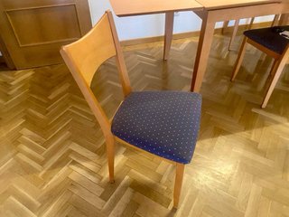 Mesa extensible de madera con 4 sillas