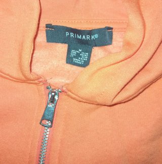 Sudadera naranja con cremallera y capucha