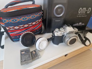 Pack Olympus OM-D E-M10 Mark III +2 Lentes+Extras