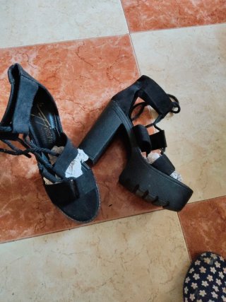 Sandalias negras tacón tiras talla 39