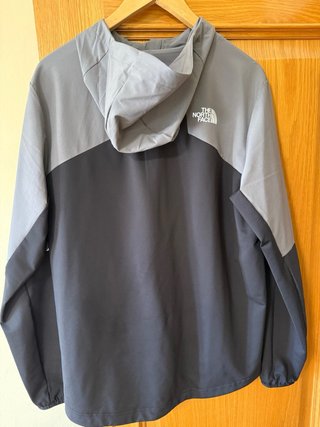 Chaqueta The North Face gris y negra