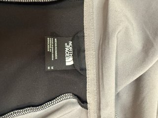 Chaqueta The North Face gris y negra