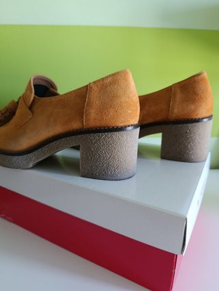 Mocasines de ante con flecos y tachuelas