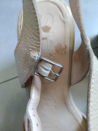Zapatos de tacón beige